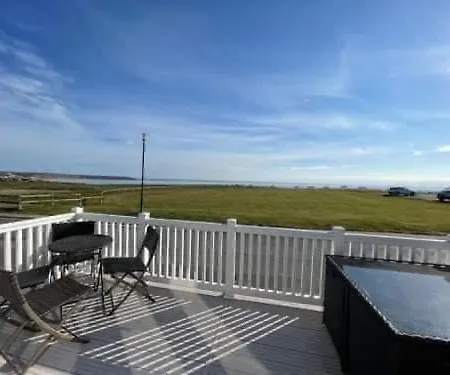 Stunning Mini With Sea View Apartment *